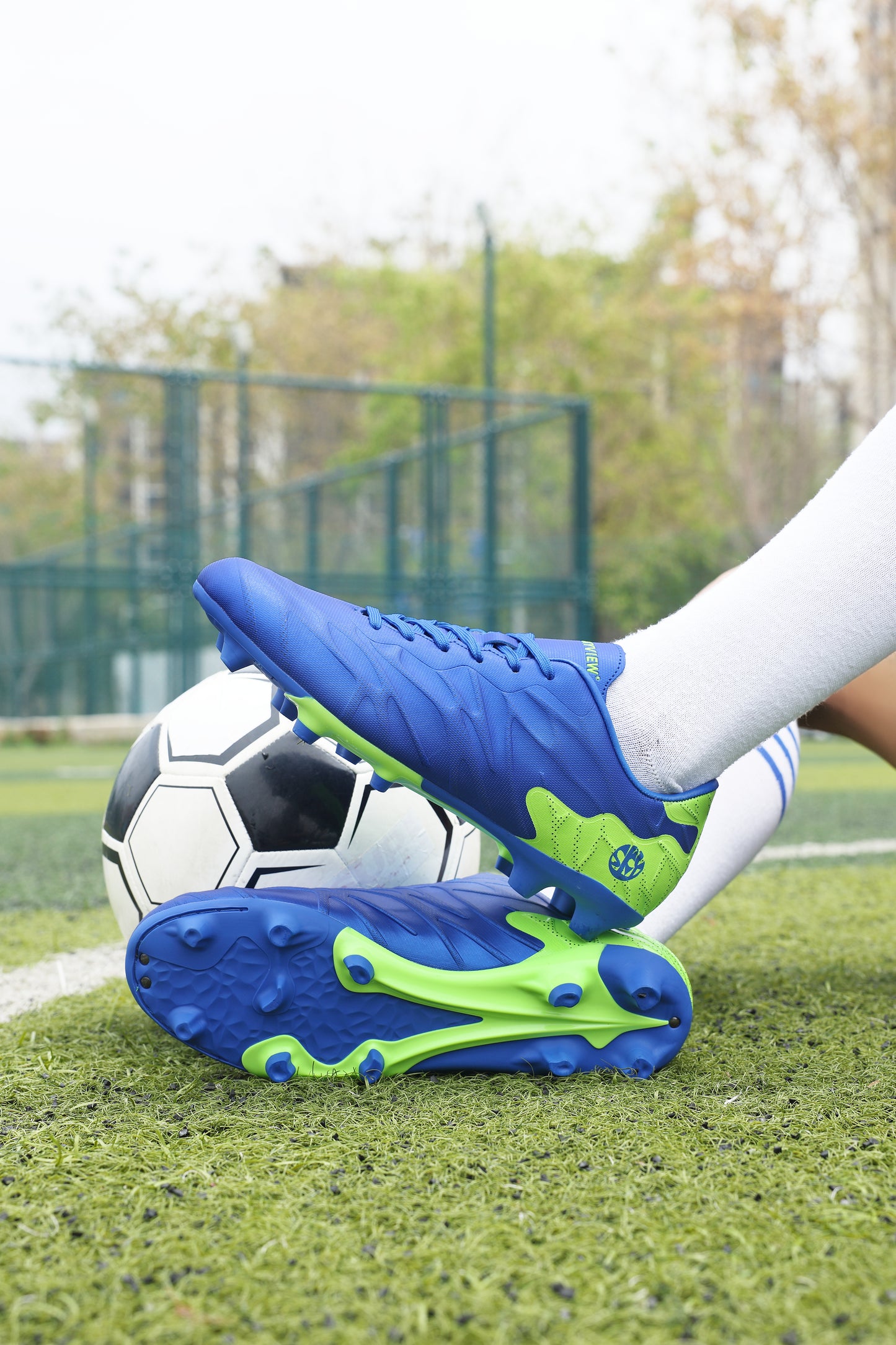 Juniors' PulseWeb Football Boots