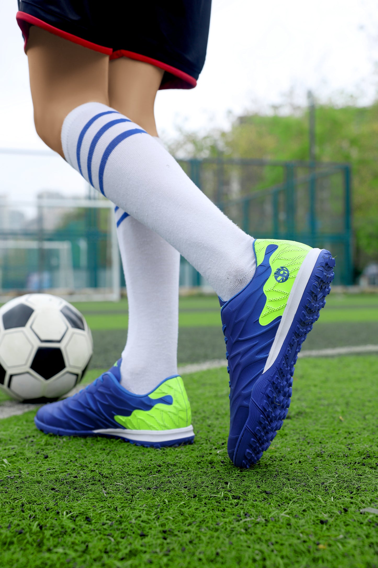 Juniors' PulseWeb Football Shoes