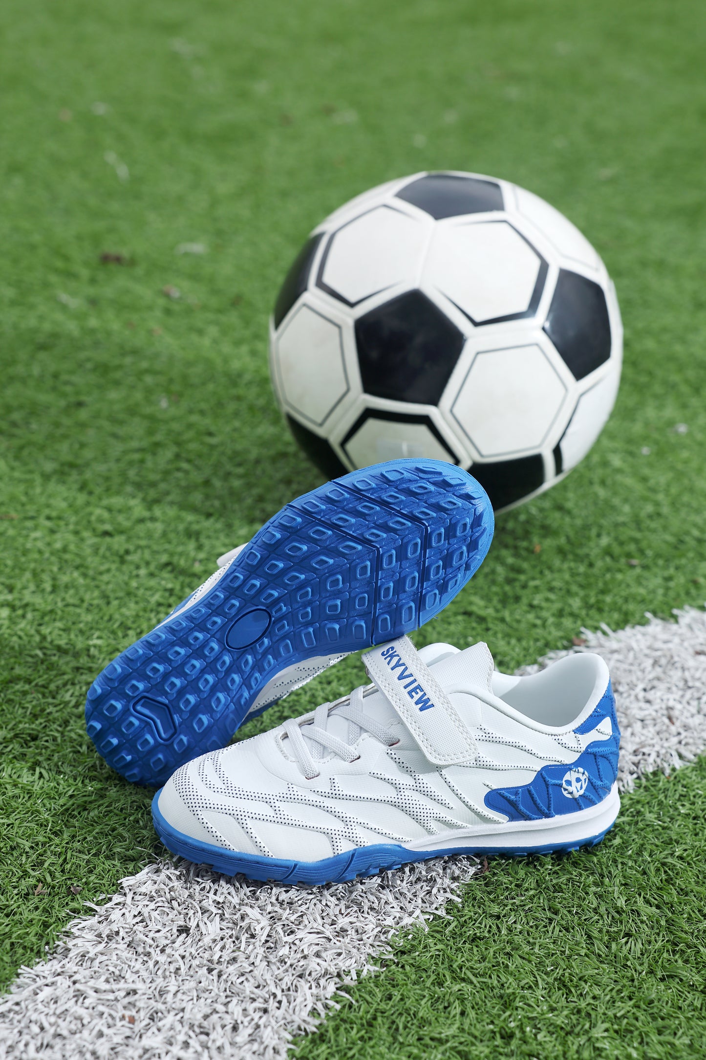 Kids' PulseWeb Football Shoes