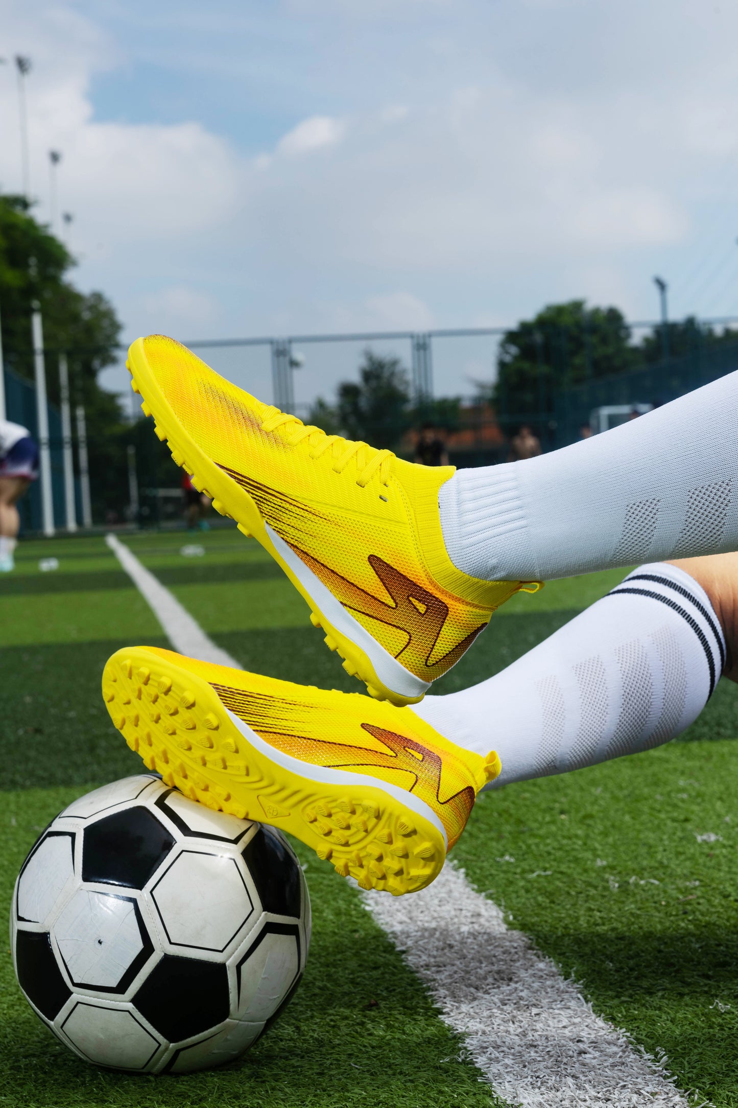 Men's SkyRaptor Football Shoes
