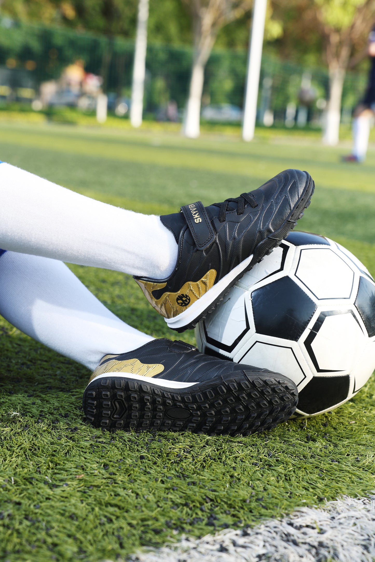 Kids' PulseWeb Football Shoes