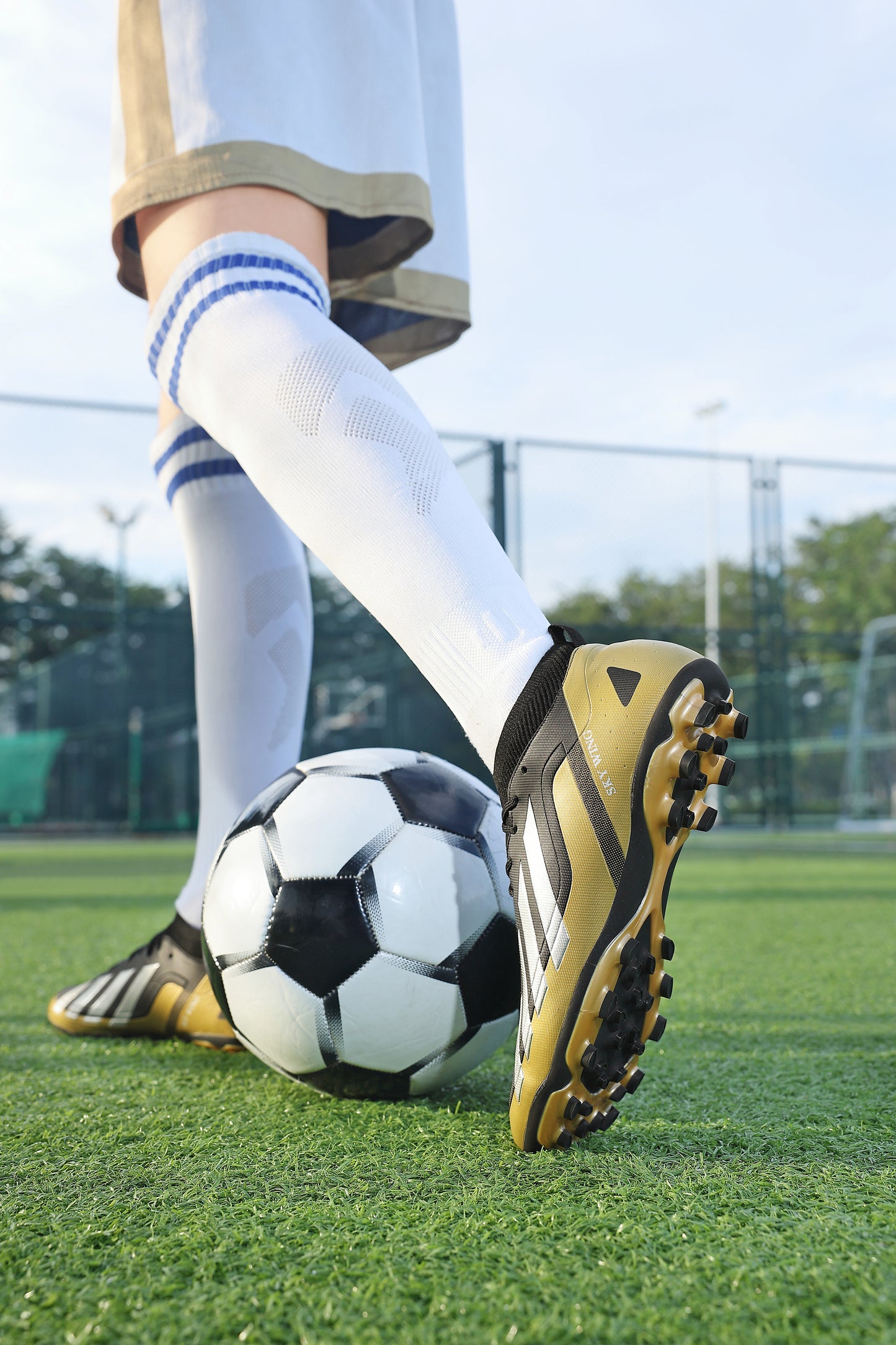 Juniors' VoltEdge Football Shoes