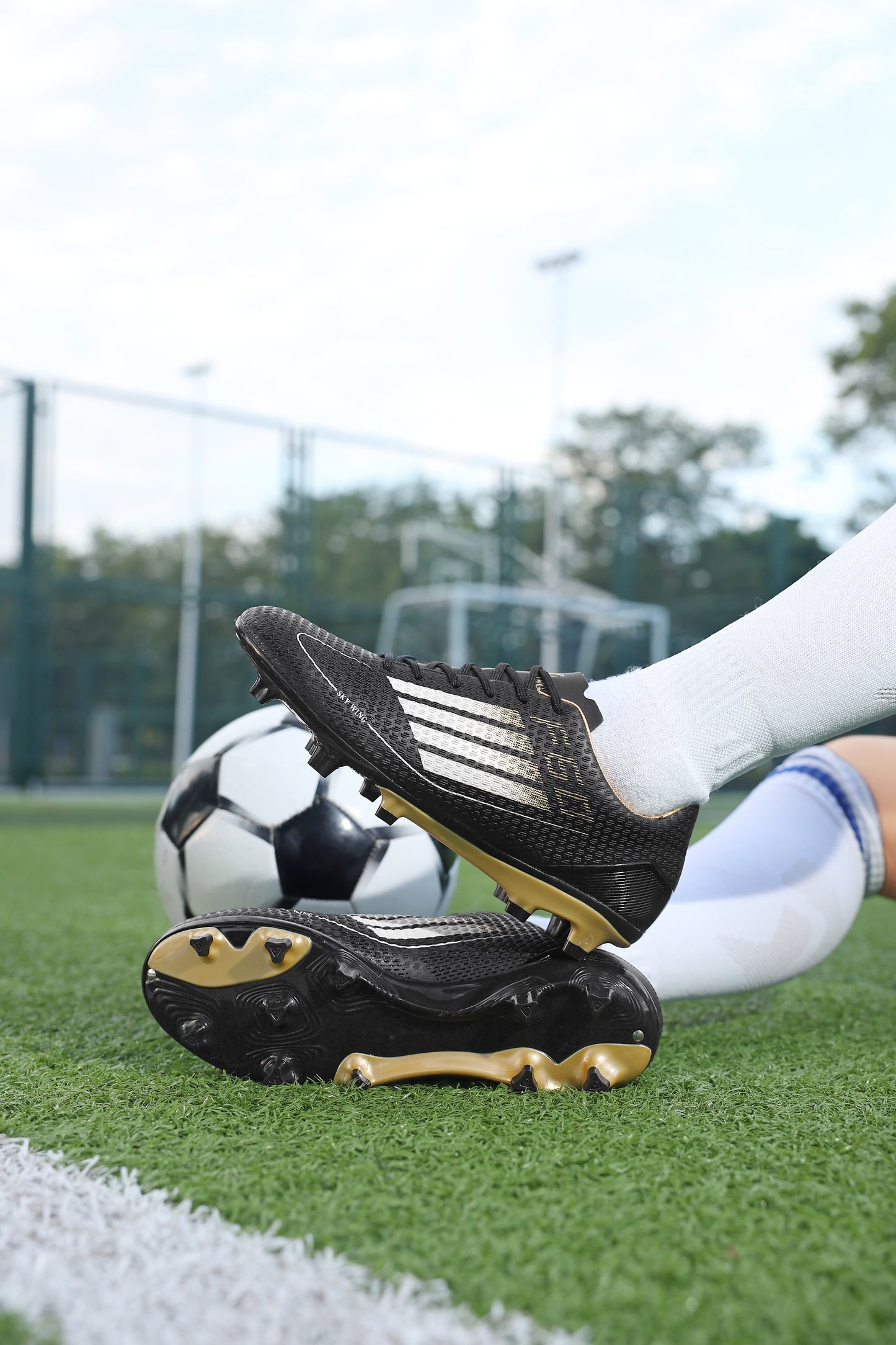 Juniors' SwiftWing Football Boots