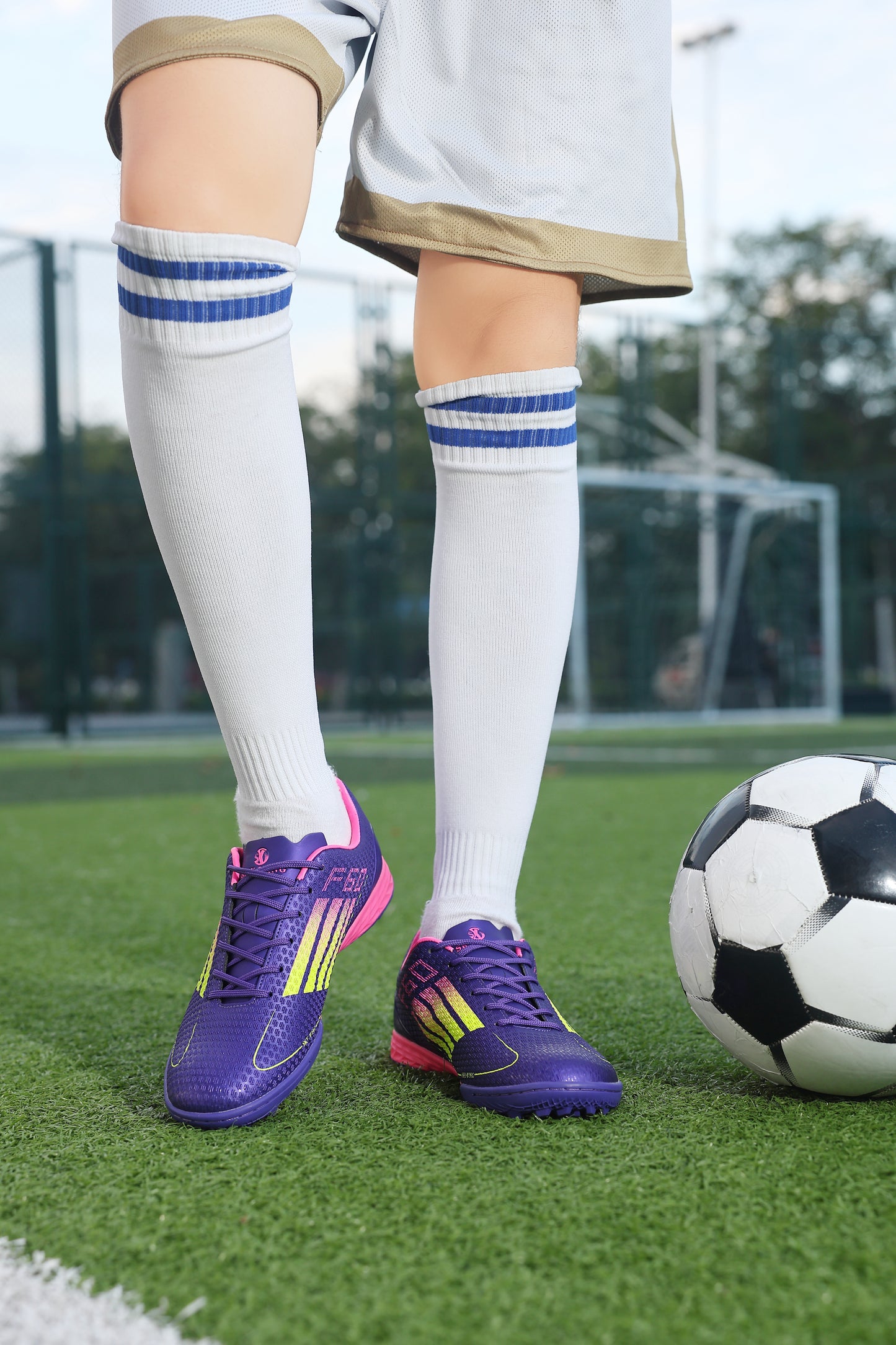 Juniors' SwiftWing Football Shoes